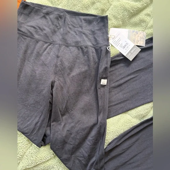 Vuori Halo Slim Flare Pant - Picture 4 of 6